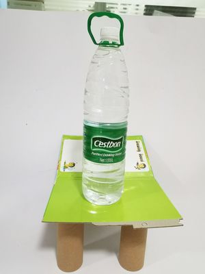 Einseitig beschichtete Dickkartonplatten aus recyceltem Zellstoff