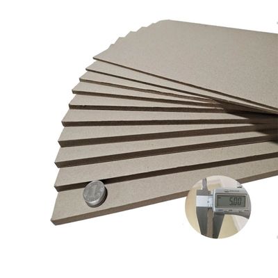 China produziert Recyclingpapier aus Grautisch