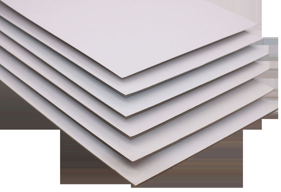 Hochwertiges Duplexpapier mit grauer Rückseite.