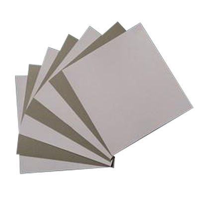 Recycling-Duplex-Papier mit grauer Rückseite, weiße Verpackung.