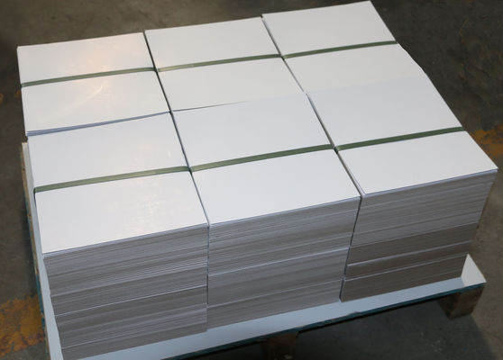 Recyceltes Duplexbrett Lichtgrau Rückseite Einseitig beschichtet Offsetpapier
