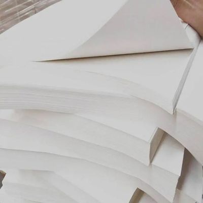OEM A4 Größe 60g 70g 80g Offsetpapier, Anti-Curl Offset-Druckpapier für Schreibwaren