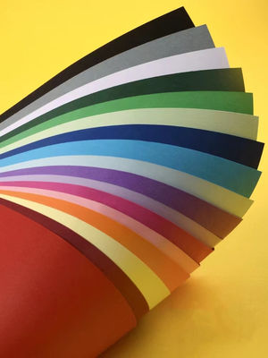 Farbiges Kopierpapier, Büropapier, Farbbrettpapier zum Handwerk